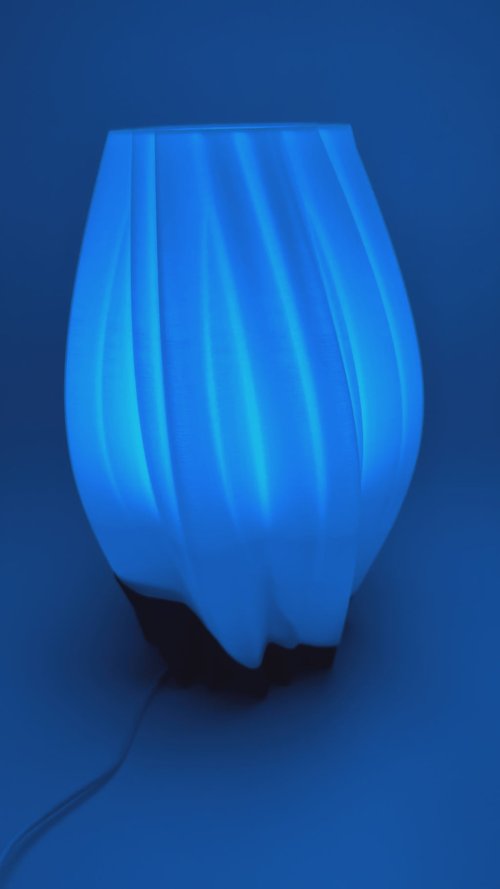 Design Tafellamp 'Waves' met Kleurenwissel en Afstandsbediening – Moderne Sfeerlamp